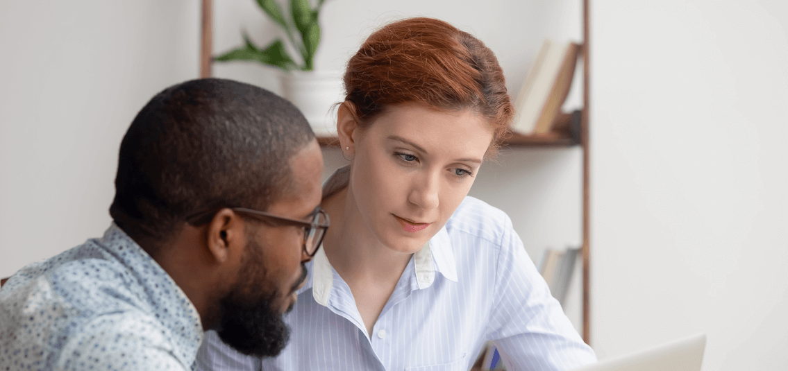 Mentor salesman in conversation with a female broker consultant